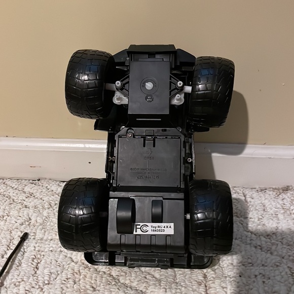 Battery operated off-road Safari car. Remote control included. - Picture 5 of 6